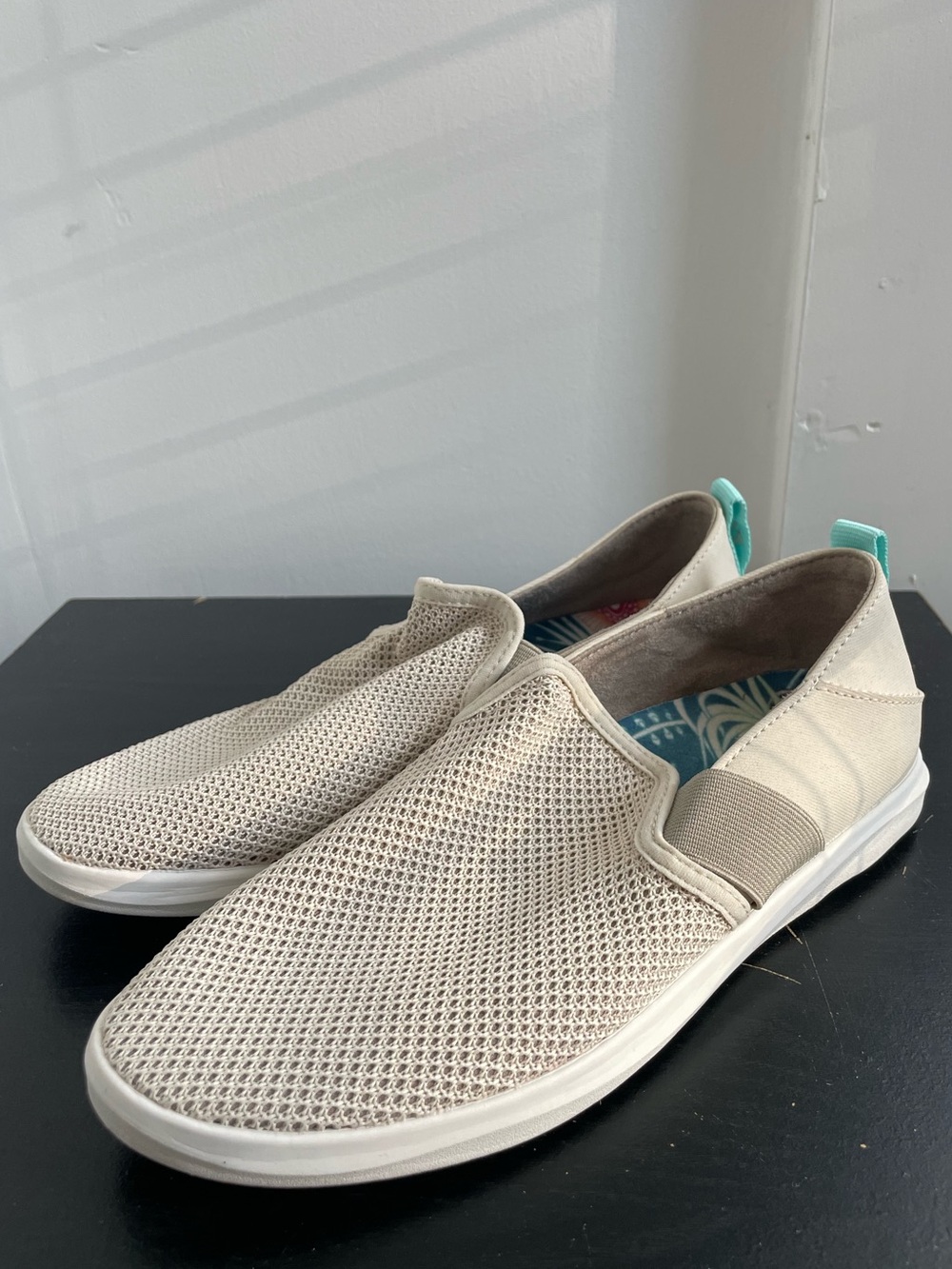 OluKai Hale'iwa Women's Slip-On Sneakers 6.5 Tan Cream Comfort Outdoors Beach